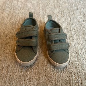 EUC Toddler Old Navy Green Sneakers (Size 6)